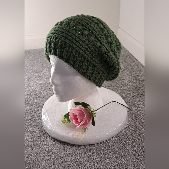 womans hat - Picture 2 of 4